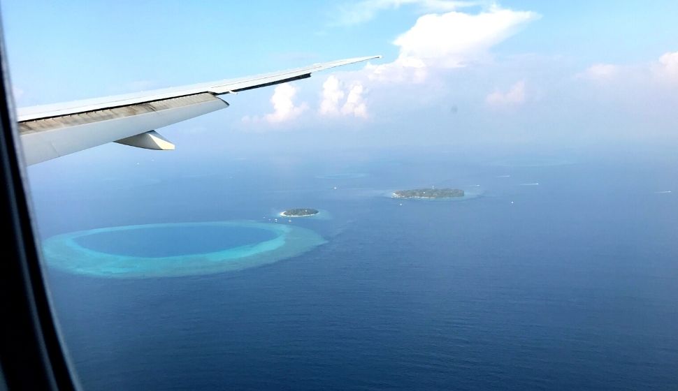 Vista dall'aereo delle isole delle maldive